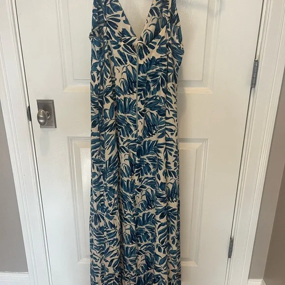 Cupshe Blue and White Halter Maxi Sundress - Picture 2 of 4
